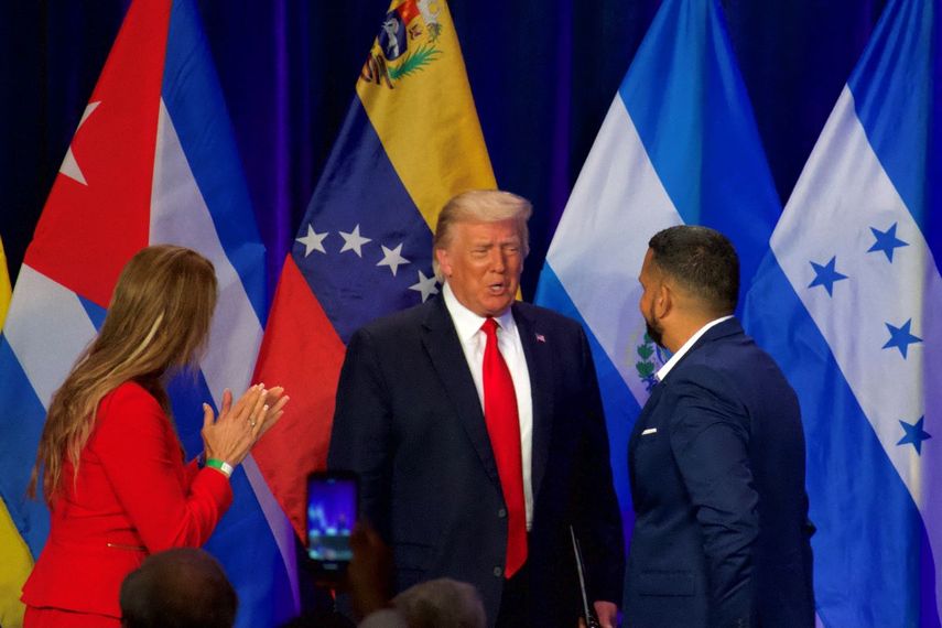 El presidente Donald Trump&nbsp;se reuni&oacute; con l&iacute;deres de la organizaci&oacute;n Latinos por Trump, en la ciudad de Doral el 25 de septiembre de 2020.