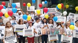 Este viernes 9 de mayo, el Comité por la Libertad de los Presos Polìticos venezolanos protestó frente a la Unión Europea. Antes lo hizo ante las embajadas de Colombia, México, y Japón