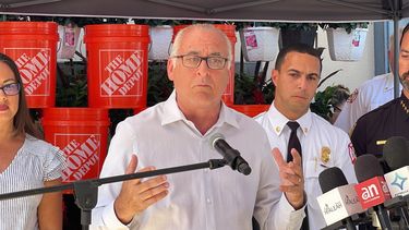 Esteban Bovo, alcalde de Hialeah. Esteban Bovo, alcalde de Hialeah.