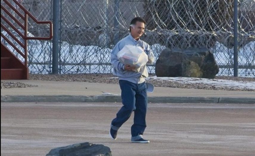 En fotografía el expresidente de Guatemala Alfonso Portillo saliendo de la carcel en Denver Colorado. Foto EFE