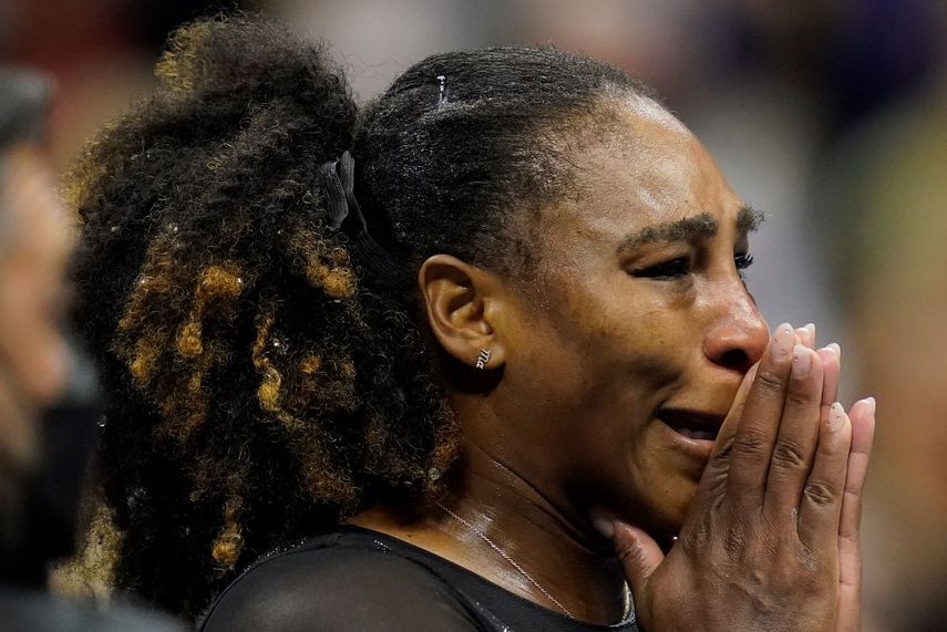 Serena Williams llora tras caer ante la australiana Ajla Tomljanovic, en lo que fue probablemente el único partido de su carrera, el viernes 2 de septiembre de 2022