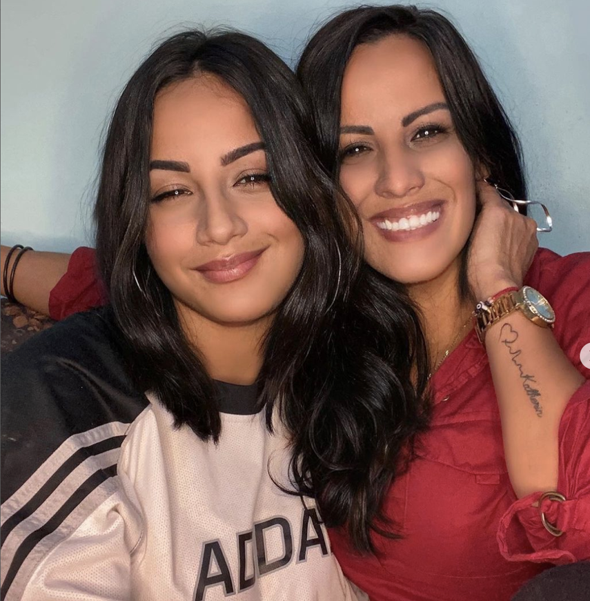 Katherine Acosta y su madre, manifestantes del 11J en el exilio.