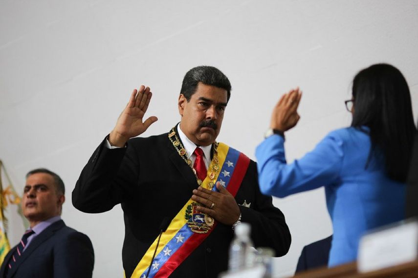 Maduro ganó, con acusaciones de fraude, por amplio margen al recibir 6.224.040 apoyos, casi el 70 por ciento de los 9.132.655 de venezolanos que participaron en las votaciones.