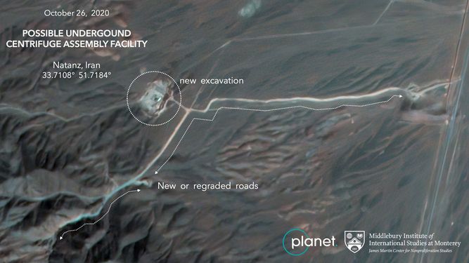 En esta imagen satelital, tomada el 26 de octubre de 2020 por Planet Labs Inc., con anotaciones realizadas por expertos del Centro James Martin Center para Estudios de No Proliferación, del Instituto de Estudios Internacionales de Middlebury, muestra obras en la planta iraní de enriquecimiento de uranio de Natanz que según los expertos podría ser una planta subterránea de ensamblaje de centrifugadoras avanzadas.&nbsp;