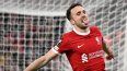 El delantero portugués del Liverpool, número 20, Diogo Jota, celebra el primer gol durante el partido de fútbol del grupo E de la UEFA Europa League entre el Liverpool y el Toulouse en Anfield, Liverpool, noroeste de Inglaterra, el 26 de octubre de 2023. 