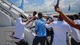 Haitianos deportados de Estados Unidos (EEUU) tratan de subir al mismo avión en el que viajaron a su país de origen, en el Aeropuerto Toussaint Louverture, en Puerto Príncipe, Haití, el martes 21 de septiembre de 2021.