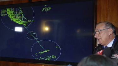 &ldquo;Ya llevamos 24 horas de b&uacute;squeda de este avi&oacute;n&rdquo;, dijo el general Eduardo Mosqueira, de la Cuarta Brigada A&eacute;rea. &ldquo;Y vamos a continuar las 24 horas al d&iacute;a, sea tanto realizando misiones de noche como de d&iacute;a con los medios que est&aacute;n a nuestra disposici&oacute;n, tanto de la Fuerza A&eacute;rea como medios de las Armada y tambi&eacute;n de Fuerzas A&eacute;reas amigas, como es el caso de Uruguay y de la Fuerza A&eacute;rea argentina&rdquo;, afirm&oacute;.