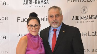 Leah Soibel y Lior Haiat, c&oacute;nsul general de Israel.