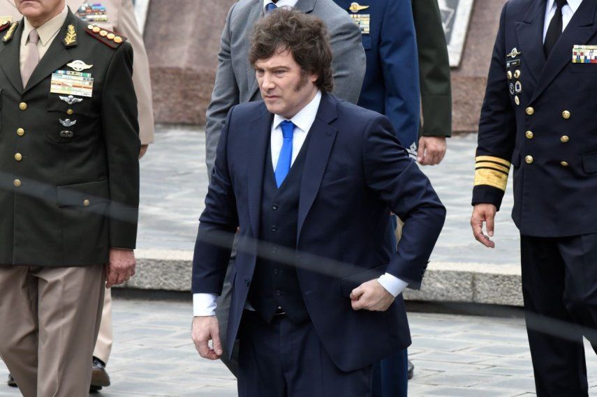 El presidente de Argentina, Javier Milei (centro), asiste a la conmemoración del Día del Veterano y de los Caídos en la Guerra de las Malvinas este jueves, en Buenos Aires.