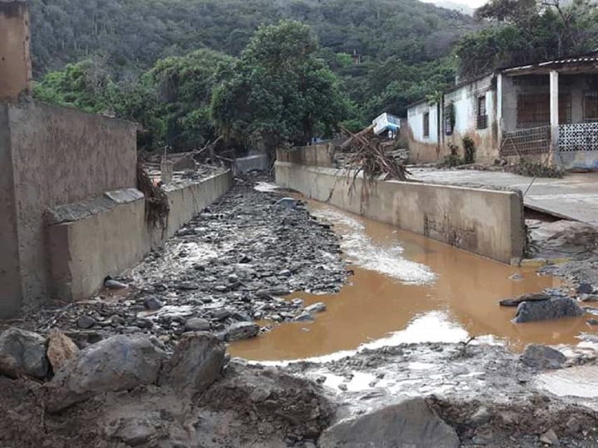 Entre las zonas más afectadas por las precipitaciones figuraban Tirima, Tarma, Puerto Carayaca, Arrecife y Las Salinas.