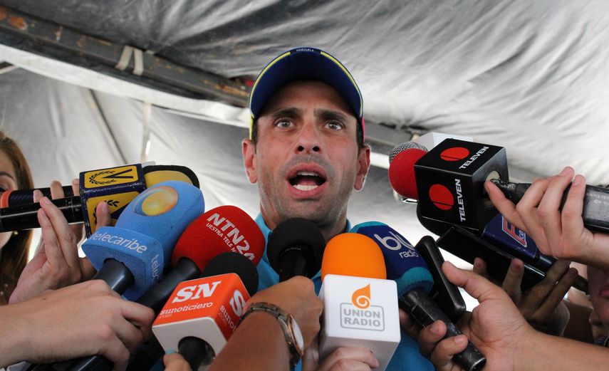 Capriles pidió a sus simpatizantes que no sean ingenuos.