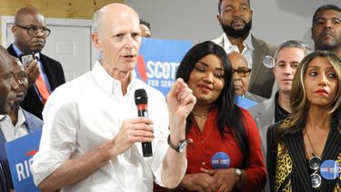Senador Rick Scott en campaña.