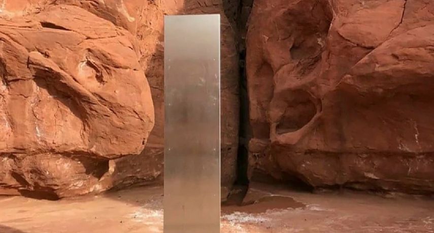 n misterioso obelisco de metal que fue encontrado enterrado en el remoto desierto del oeste de Estados Unidos