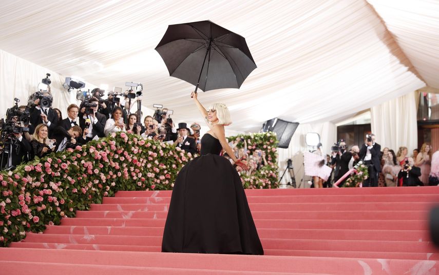 Lady Gaga se cambió de vestuario cuatro veces, todo en la escalera.