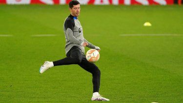 Robert Lewandowski del Barcelona participa en un entrenamiento en la víspera del partido contra el Manchester United por la Europa League, el miércoles 22 de febrero de 2023.
