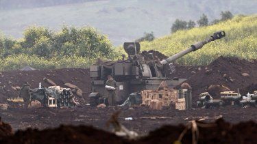 Una artillería israelí dispara proyectiles hacia objetivos en el Líbano en una posición no revelada cerca de la frontera entre Israel y el Líbano, el 15 de marzo de 2026. El ejército israelí declaró que está llevando a cabo ataques en todo el Líbano dirigidos a la infraestructura y al personal de Hezbolá.&nbsp;