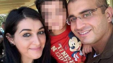 Noor Salman, a la izquierda, junto a Omar Mateen, autor de la masacre del club Pulse, en Orlando, Florida.&nbsp;
