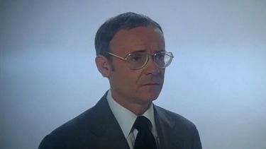 Buck Henry en El cielo puede esperar.