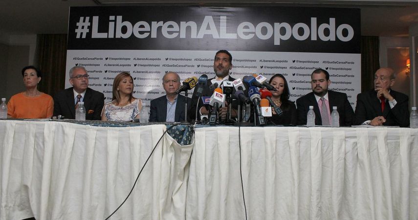 Juan Carlos Gutiérrez, abogado defensor del preso político, Leopoldo Lòpez,  indicó que con estos testimonios no existen argumentos para mantener al lider venezolano tras las rejas (Voluntad Popular) 