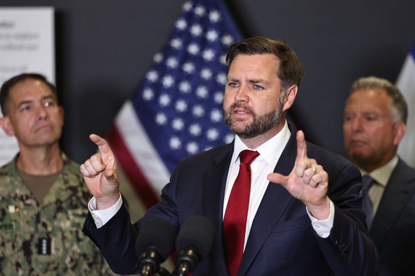 El vicepresidente JD Vance durante una conferencia de prensa en Tel Aviv, Israel, adonde llegó para puntualizar con altos mandos militares de varios países las garantías del alto al fuego en Gaza.