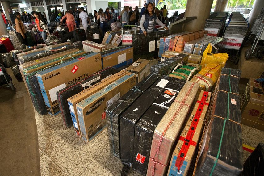 Equipaje de galenos cubanos que prestaban servicios en el programa Más Médicos en Brasil.