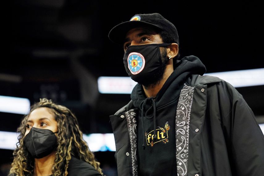 El base Kyrie Irving sigue manteniendo su postura de antivacuna, pero de igual manera logró entrar a la convocatoria de los Nets de Brooklyn