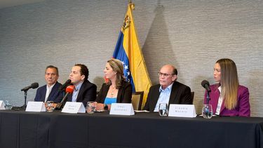 Opositores del equipo de María Corina Machado, de Venezuela, en una conferencia de prensa en EEUU.