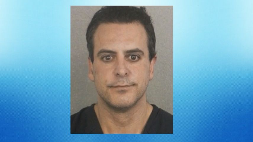 Rafael Azulay, médico de Weston, en Broward, que disparó y mató a su padre y luego intentó suicidarse.