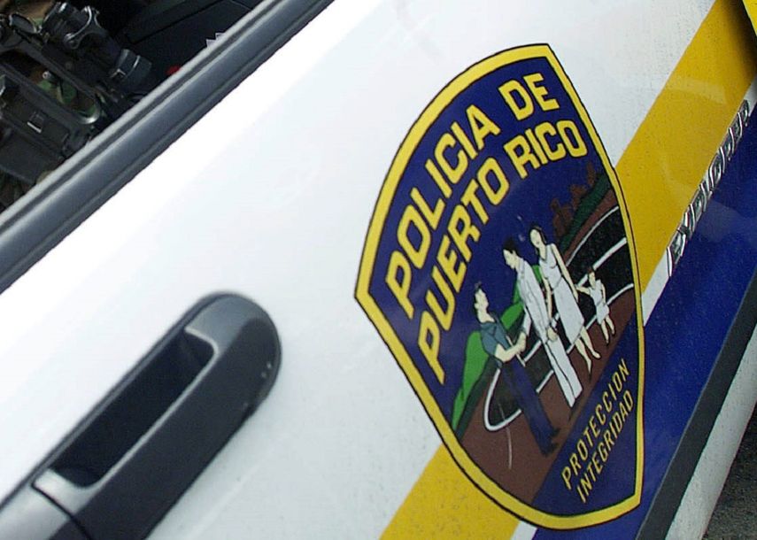 Vista del logo de la Policía de Puerto Rico en un auto.