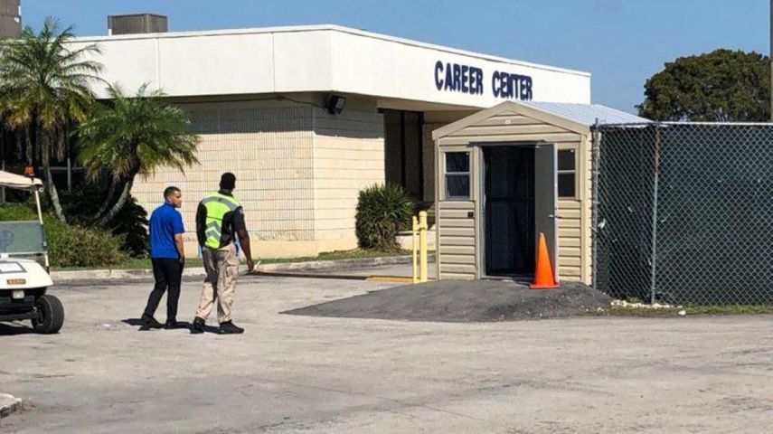 Fachada del centro de detención de menores de Homestead.