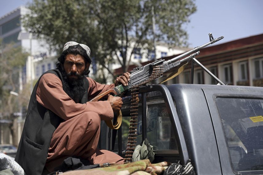 Talibanes liberan a dos periodistas detenidos en Afganistán