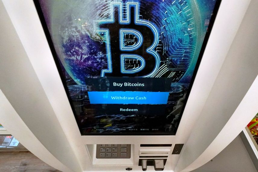 El logo de Bitcoin en la pantalla de un cajero automático de criptomonedas en Salem, Nueva Hampshire.&nbsp;