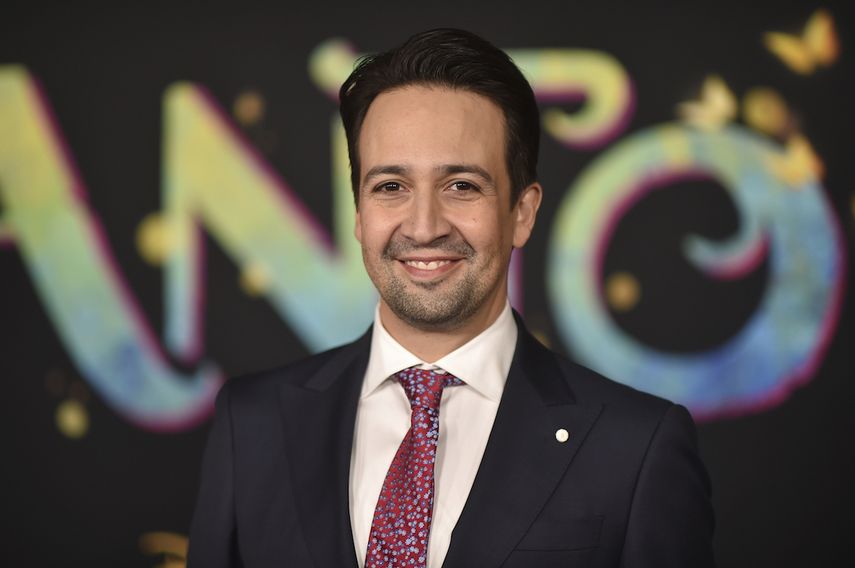 Lin-Manuel Miranda llega a la premiere de Encanto el 3 de noviembre de 2021 en el cine El Capitan Theatre en Los Ángeles.&nbsp;