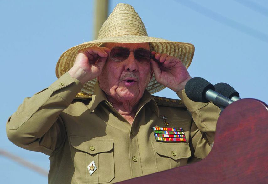 Raúl no homenajeó a su hermano, el desaparecido tirano Fidel Castro, en el primer aniversario de su muerte.