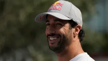 Daniel Ricciardo del equipo Red Bull Racing en el paddock del Gran Premio de Azerbaiyán, el jueves 12 de septiembre de 2024, en Bakú.