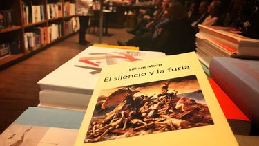 La escritora cubana Liliam Moro hizo la presentación de su nuevo libro El silencio y la furia.