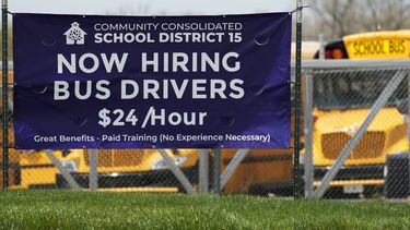 Empresa de autobuses escolares anuncia que busca conductores y el salario.&nbsp;