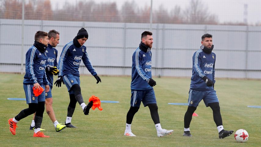 El astro del Barcelona estuvo acompañado por buen rato por el delantero Sergio Kun Agüero.