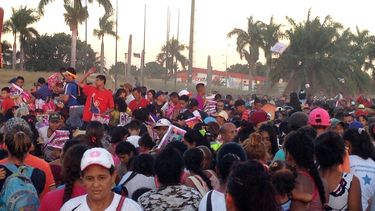 Juguetes volaron entre la multitud.&nbsp;