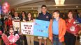 Reciben en aeropuerto de Miami a Náthaly Zaragoza Hernández, quien a sus 9 años ha sido diagnosticada con leucemia linfoide aguda.