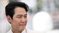 El actor y director surcoreano Lee Jung-jae posa durante una sesión fotográfica para la película Hunt en la 75ª edición del Festival de Cine de Cannes en Cannes, sur de Francia, el 19 de mayo de 2022. &nbsp;