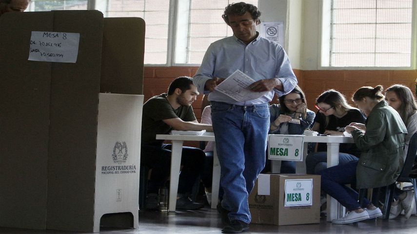 El candidato presidencial&nbsp;Sergio&nbsp;Fajardo&nbsp;asiste a votar en Medellín, Colombia