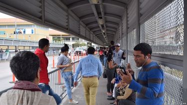 En Laredo, Texas, se concentra un alto número de migrantes que pretenden ingresar a EEUU.