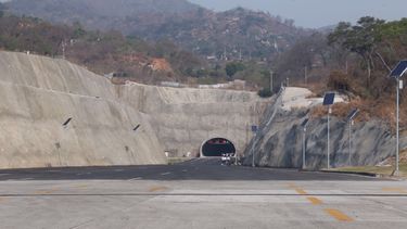 Vista de la entrada del Macrotúnel de Acapulco, México.
