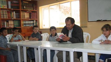 José Alberto Gutiérrez encontró los primeros libros recogiendo la basura en zonas adineradas de Bogotá.&nbsp;