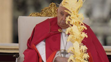 El papa Francisco celebra la misa del Domingo de Ramos en la plaza de San Pedro del Vaticano, el domingo 24 de marzo de 2024.&nbsp;