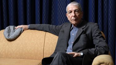 Leonard Cohen posa en Toronto el 4 de febrero de 2006. Cohen es el tema central del documental Hallelujah: Leonard Cohen, a Journey, a Song, que se estrena el viernes en cines de Estados Unidos. 