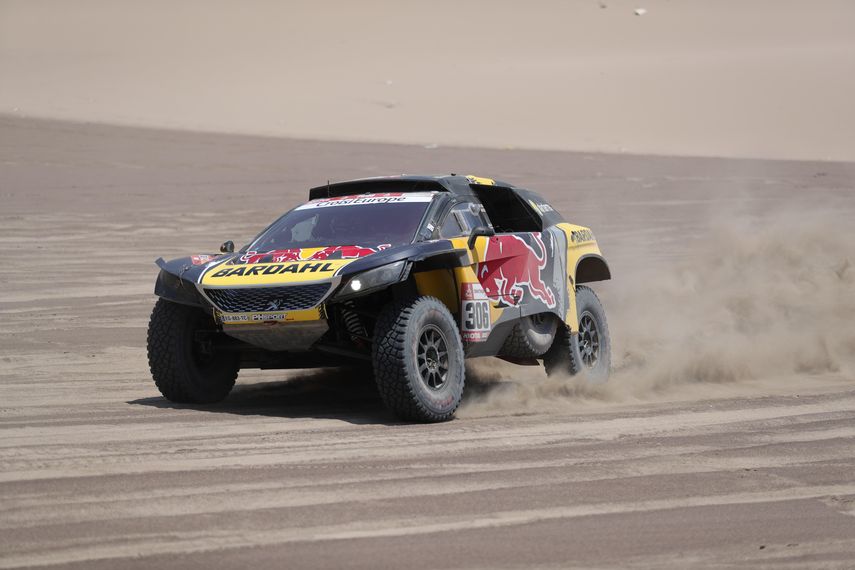 El francés&nbsp;Sébastien Loeb ha ganado el 50% de las etapas, pero marcha segundo por los trayectos cronometrados.