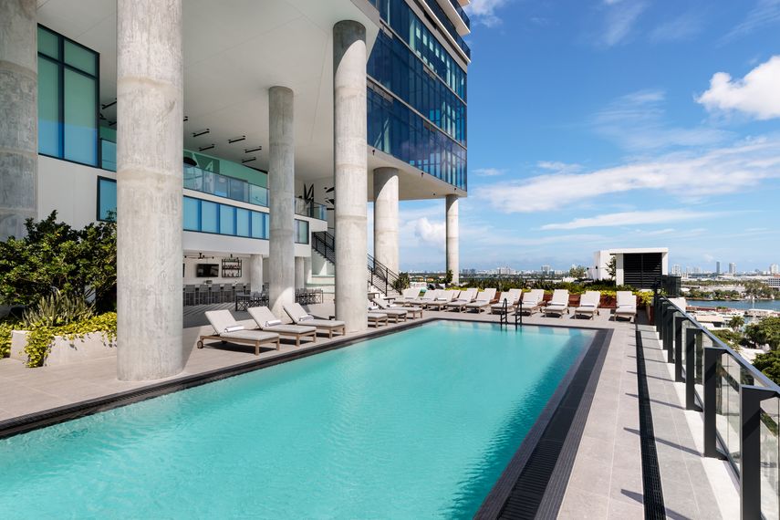 The Elser Hotel& Residences es un lujoso hotel de 49 pisos y 646 habitaciones en Downtown Miami, Florida.