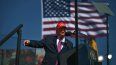El presidente de los EEUU, Donald Trump, habla en un mitin de campaña en el Aeropuerto Internacional Laughlin/Bullhead en Bullhead City, Arizona, el 14 de octubre de 2026.